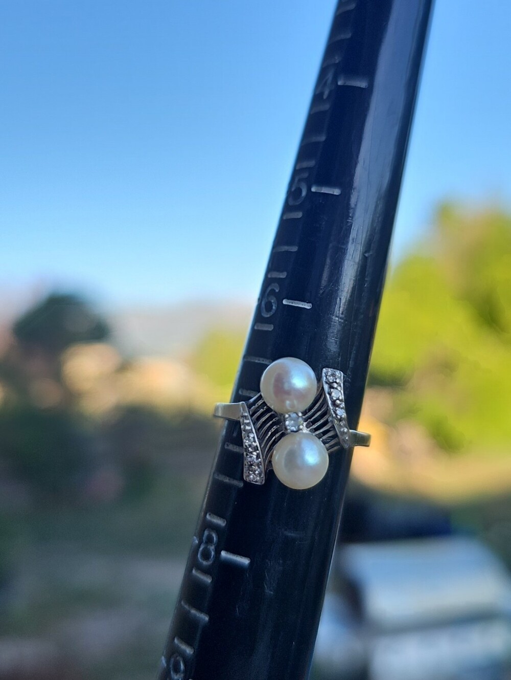 14k white gold diamond & double pearl ring size 7. Stamped 14k. Genuine diamonds